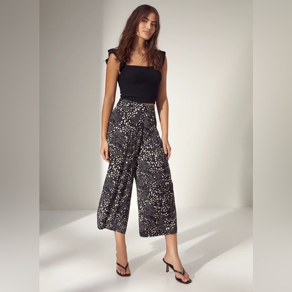 COPY - Aritzia Wilfred Rhapsody Wide Leg Cropped Pant - Picture 1 of 7